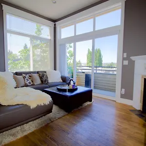Comfort And Grace Perched On Queen Anne Hill Holiday home Seattle